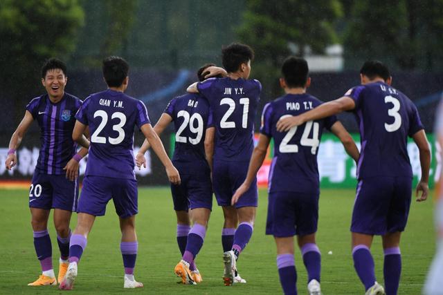 意甲-奥卡福尔绝杀拉齐奥3张红牌 AC米兰1-0胜